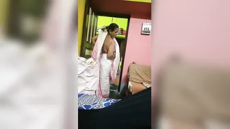 Desi Aunty Wearing Saree Teasing Me Without Blouse On Camera