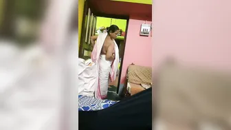 Desi Aunty Wearing Saree Teasing Me Without Blouse On Camera