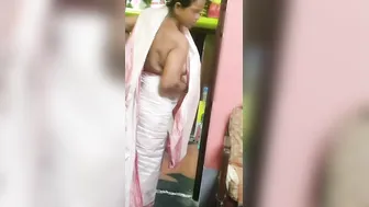 Desi Aunty Wearing Saree Teasing Me Without Blouse On Camera