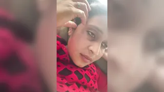Married Bhabhi Showing Off Her Big Tits To Lover In Leaked Mms
