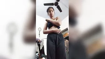 Desi Girl Showing Tight Ass After Stripping Naked Seductively