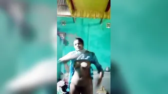 GF Changing Clothes Showing Naked Body To Lover