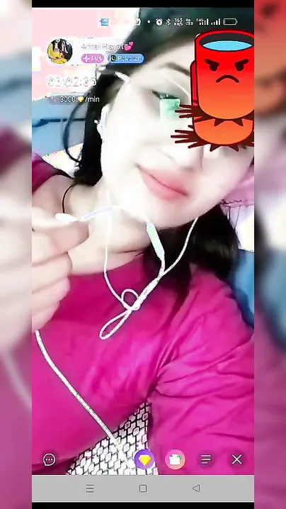 Pakistani Babe Flashing Natural Boobs Live On Chamet App