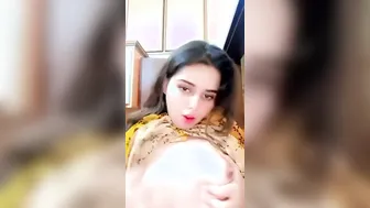 Gorgeous Indian Babe Exposing Milky Tits And Tight Body
