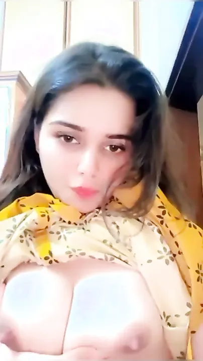 Gorgeous Indian Babe Exposing Milky Tits And Tight Body