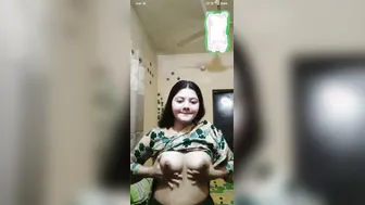 Cute Bhabhi Getting Wild Topless During Late Night Video Call