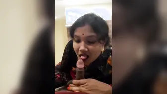 Bhabhi In Saree Giving Me Loving Blowjob With Cute Expressions