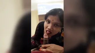 Bhabhi In Saree Giving Me Loving Blowjob With Cute Expressions