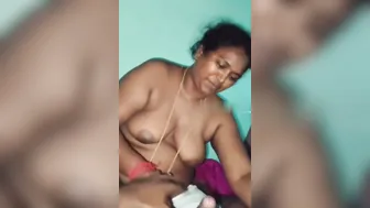 Tamil Village Aunty Giving Handjob Before Fucking Her Boyfriend
