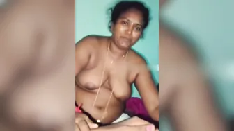 Tamil Village Aunty Giving Handjob Before Fucking Her Boyfriend