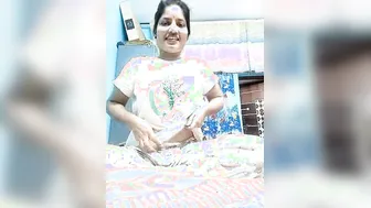Married Bhabhi With Round Ass Naked Chatting Showing Pussy