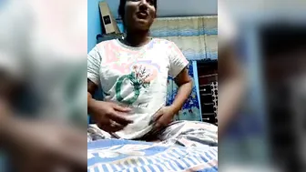 Married Bhabhi With Round Ass Naked Chatting Showing Pussy