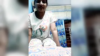 Married Bhabhi With Round Ass Naked Chatting Showing Pussy