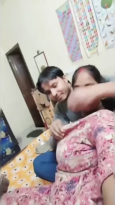 Curvy Bhabhi Romancing With Devar Caught On Selfie Video Clip