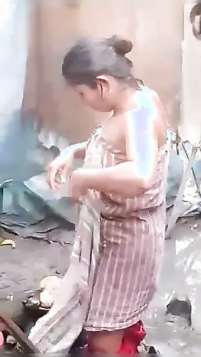 Village Bhabhi Caught Changing After Her Secret Bath Filmed