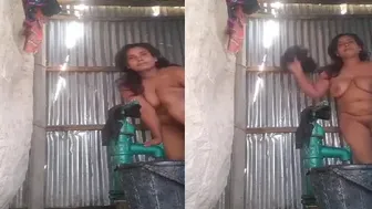 Horny Married Woman Bathing Naked Filmed Secretly Going Viral