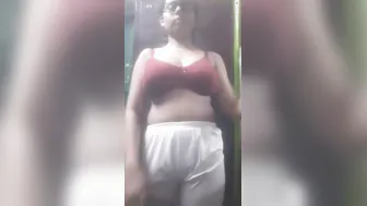 College GF Stripping Naked Showing Her Huge Boobs Leaked