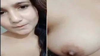 GF Taking Naked Selfie Flaunting Her Perfect Boobs