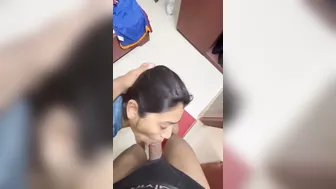 Cute Girl Showing Off Her Round Ass Before Giving Amazing Blowjob