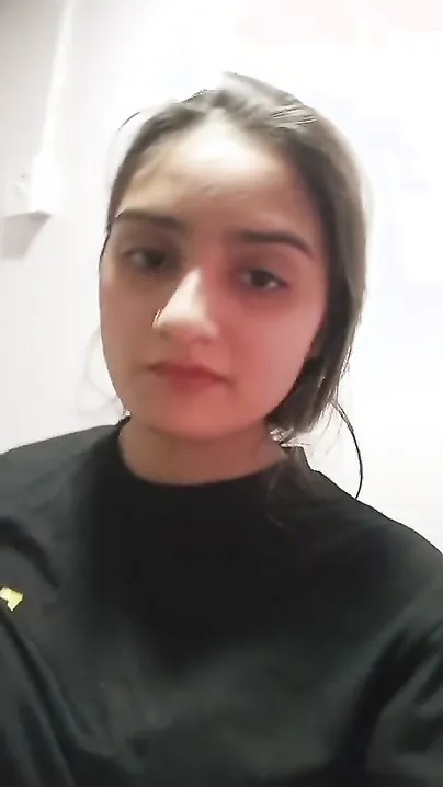 Pakistani Babe Filming Her Boobs In Selfie Video Getting Viral