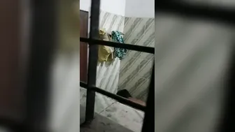 Catching Mature Aunty Bathing Naked In Her Bathroom At Home