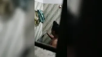 Catching Mature Aunty Bathing Naked In Her Bathroom At Home