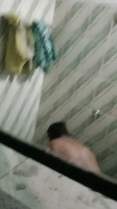 Catching Mature Aunty Bathing Naked In Her Bathroom At Home