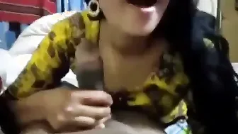 Married Woman Trying To Suck His Dick For The First Time