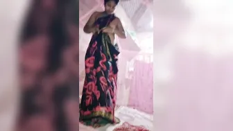 Village Wife Revealing Her Big Boobs Wearing Saree At Home
