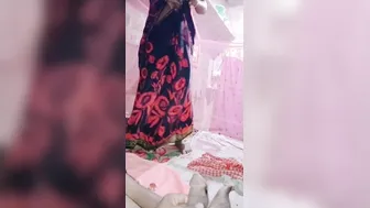Village Wife Revealing Her Big Boobs Wearing Saree At Home