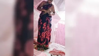 Village Wife Revealing Her Big Boobs Wearing Saree At Home