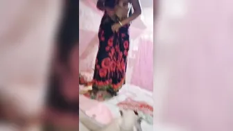 Village Wife Revealing Her Big Boobs Wearing Saree At Home