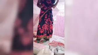 Village Wife Revealing Her Big Boobs Wearing Saree At Home
