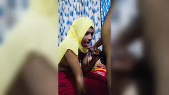 Young Babe Giving Her BF A Sloppy Homemade Blowjob