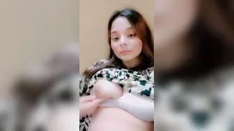 GF Across Border Showing Off Her Big Boobs On Camera