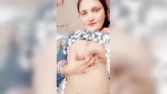 Shy Pakistani Wife Flashing Her Bare Boobs In Private Selfie