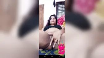 Unsatisfied Bhabhi Fingering Her Fat Pussy Live On Webcam Show