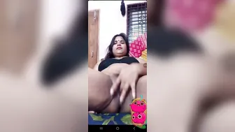 Unsatisfied Bhabhi Fingering Her Fat Pussy Live On Webcam Show
