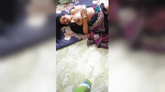 Desperate Aunty Lying Naked On Floor Ready For Wild Action
