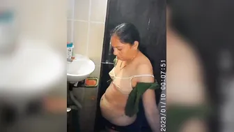 Slim Aunty Unwrapping Her Saree Filming Her Private Bathing Time