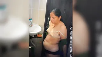 Slim Aunty Unwrapping Her Saree Filming Her Private Bathing Time