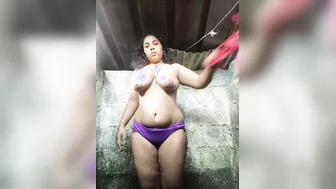 Thick Bengali Gf Showing Her Nude Body In Bathroom Selfie Vid