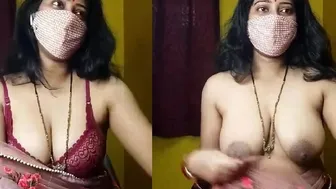 Bhabhi In Saree Exposing Her Huge Melons On Naughty Live Stream