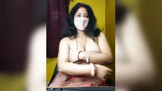 Bhabhi In Saree Exposing Her Huge Melons On Naughty Live Stream