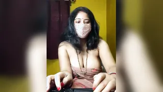 Bhabhi In Saree Exposing Her Huge Melons On Naughty Live Stream