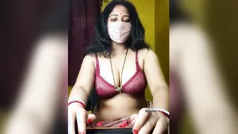 Bhabhi In Saree Exposing Her Huge Melons On Naughty Live Stream
