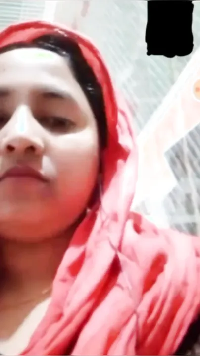 Bhabhi Teasing With Her Round Boobs And Hard Nipples For Hubby