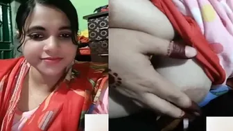 Cute Married Bhabhi Chatting Dirty Flashing Big Boobs On Camera