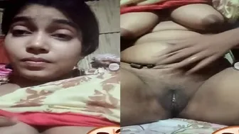 Horny Bhabi Fingering Herself On Video Call Showing Off