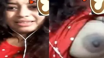 Expressive Bhabi Revealing Tits And Pussy On Video Chat